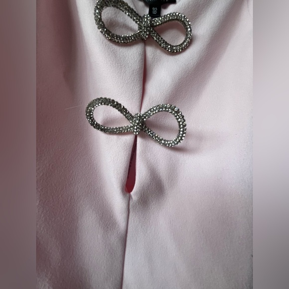 Pale Pink Textured Bodysuit Dynamite Top NWT Decorative Crystal Bows Size Large - Picture 2 of 7